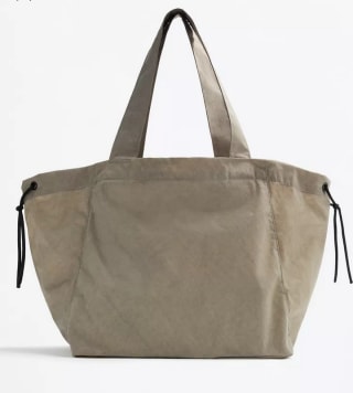 Bolso Maxi Tote Trench por 8.99€.