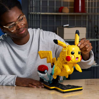 LEGO Pokémon Pikachu & Pokéball (72152) voor €119,99 bij Bol