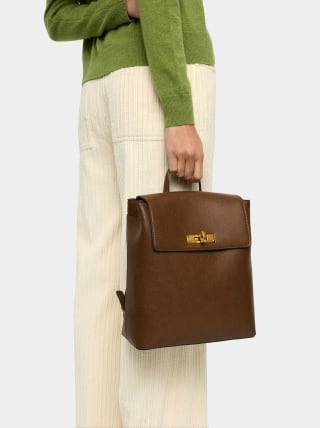 Mochila color camel con cierre giratorio por 9.99€