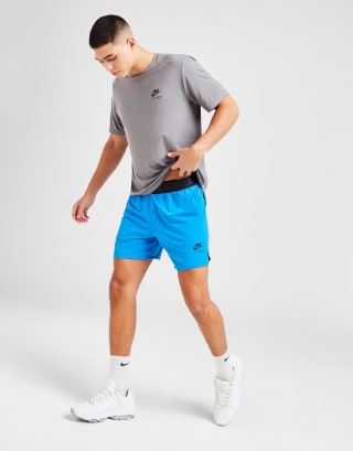 Nike pantalón corto Air Max Performance por 15€ en JD Sports