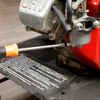 Servante d’atelier 128 outils avec rangement à roulettes verrouillable à 269€