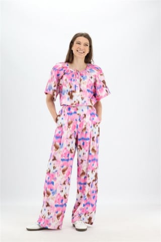 Fuchsia/blauw/bruin wijde broek met blurred print voor €12 bij Bel&Bo