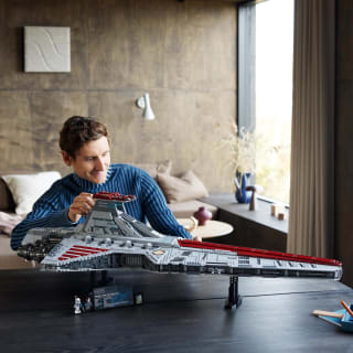 LEGO Star Wars Venator-Class Republic Attack Cruiser (75367) voor €436,99 bij Bol