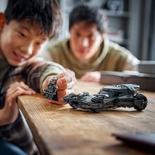 LEGO DC Batman — La Batmobile de Batman v Superman (76331) pour 26,76€ chez E.Leclerc