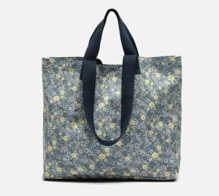 Bolso de hombro grande estampado por 6€.