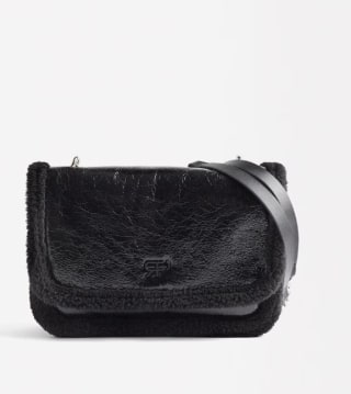Bolso de hombro con solapa efecto pelo con cierre imantado en liso, Parfois por 7.99€