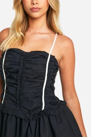 Boohoo Vestido Evasé Tirantes Fruncidos Negro por 2,99€
