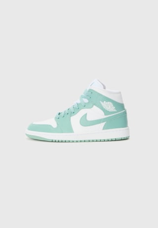 Zapatillas Nike Jordan AIR JORDAN 1 MID por 65,40€