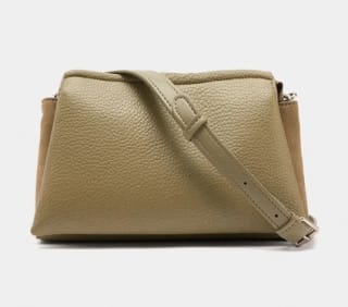 Parfois Bandolera con textura efecto piel por 9.99€.