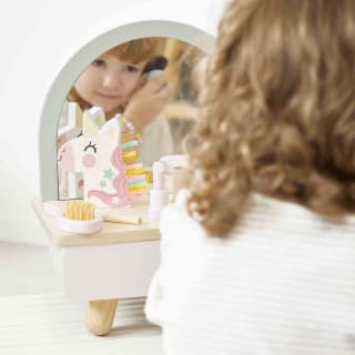 Janod Unicorn houten kappers tafel voor €19,09 bij Bol