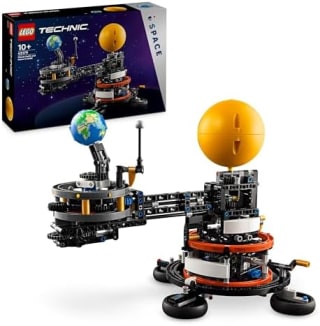 LEGO Technic Planeta Tierra y Luna en Órbita 42179 por 53,19€ en Amazon