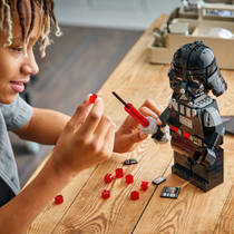 LEGO Star Wars grote minifiguur van Darth Vader 75461 voor €74,99 bij Intertoys