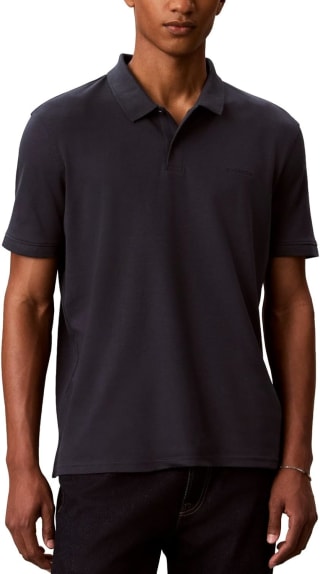 Calvin Klein Liquid Touch polo para hombre XL por $458 en Amazon