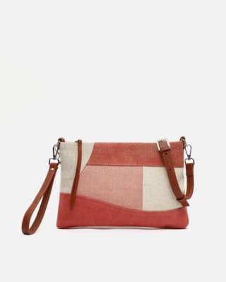 Bolso bandolera con asa de mano y estampado patchwork efecto desgastado por 6.60€