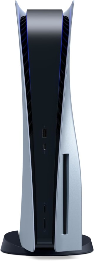 PlayStation 5 Cubierta para Consola Standard (Sterling Silver) por $649 en Amazon
