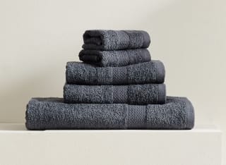Set de 5 toallas algodón 450 gr/m2 Basic en 5 colores por 10.50€