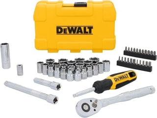 DEWALT DWMT45423 (juego de 50 piezas, 3/8 pulgadas) por $833 en Amazon