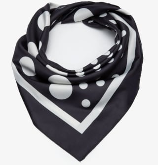 Pañuelo Mujer Negro Basement por $9.990