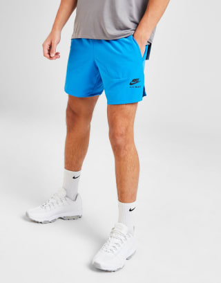 Nike pantalón corto Air Max Performance por 15€ en JD Sports