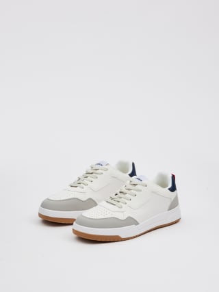 Zapatillas skater combinada por 17.99€