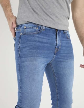 Jeans slim Aéropostale lavado medio para hombre por $189.50 en Liverpool