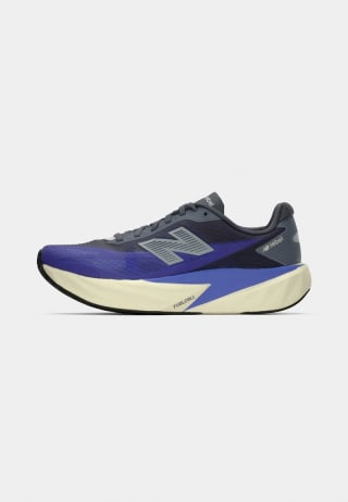 New Balance FuelCell Rebel v5 por 83,90€ en Privé by Zalando