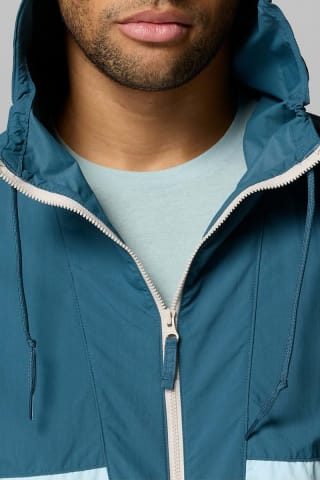 COLUMBIA Spire Valley cortavientos con capucha por 19,90€ en Showroomprivé