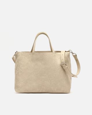 Bolso tote mediano con grabado floral y asa bandolera extraíble por 15€