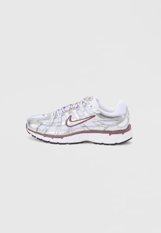 Baskets Nike P-6000 blanches pour 49,99€ chez Privé by Zalando