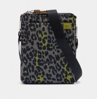 Parfois Bolso Bandolera estampado leopardo de nylon por 5.99€.