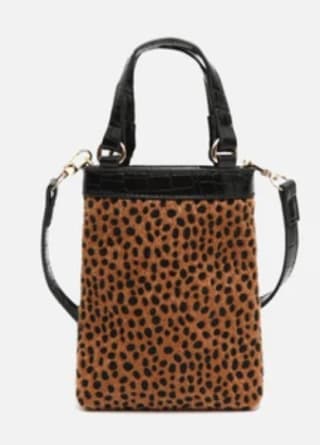Bolso de mano pequeño animal print por 6€.