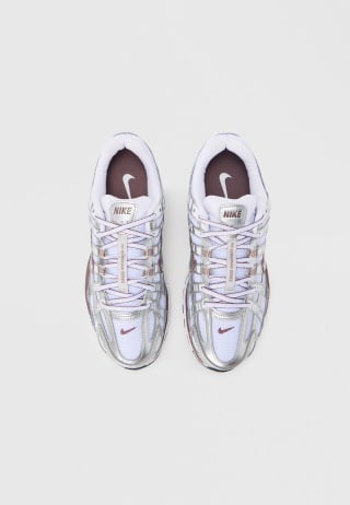 Baskets Nike P-6000 blanches pour 49,99€ chez Privé by Zalando