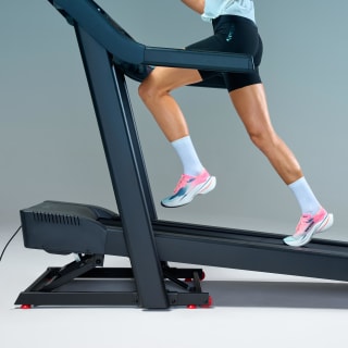 Tapis de course pliable et inclinable 18 km/h T900D pour 698,99€ chez Decathlon