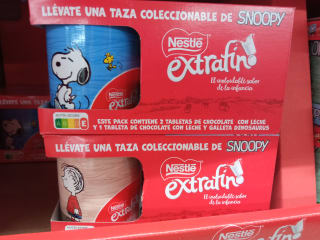 Chollazo de tienda física Aldi 4 tabletas choco +tazas cerámica Snoopy 3,99€