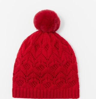 Gorro rojo con pompón marca Sfera por 3,99€