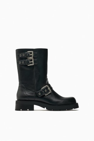 Botín plano Biker Hebillas por 25,99€ varios colores