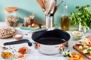 Tefal Primary hapjespan/stoofpan 24 cm + glazen deksel voor €33,50 bij Amazon