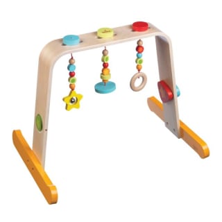 Nuby houten baby gym voor €19 bij Stock Depot