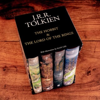 The Hobbit & The Lord of the Rings Boxed Set: Illustrated edition voor €64,38 bij Bol
