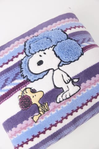 Women'secret Cojín tacto suave étnico Snoopy por 4,49€
