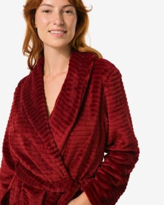 Badjas ribbels donkerrood voor €10,00 bij de Hema