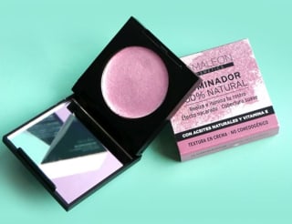 Iluminador facial rosa gratis con compra