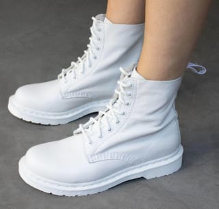 Dr. Martens 1460 Pascal Mono wit voor €95 bij Wehkamp