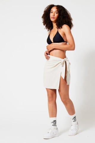 Diverse jurken en rokjes vanaf €10 bij About You