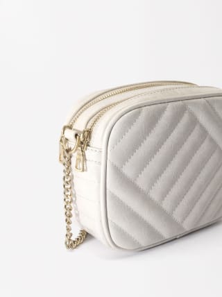 Bolso Bandolera asa de cadena por 9,99€.