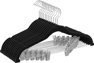 12 Songmics zwarte broekkleerhangers voor €12,95 bij Amazon