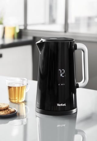 Tefal Waterkoker smart'n light 1,7L voor €44.99 bij de AH