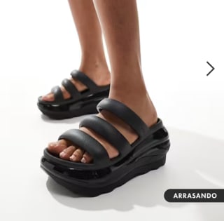 Sandalias de 3 tiras Mega Crush Crocs por solo 18,80€