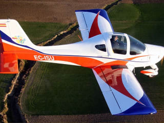 Vuelo de iniciación en avioneta con Escuela de Aviadores por 34,32€