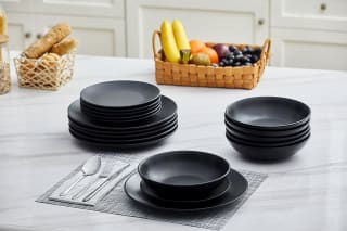 18-delige bordenset Matt Onyx Buccan voor €39,99 bij Actievandedag